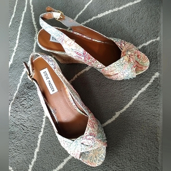 Steve Madden "Crest" Floral Paisley Peep Toe Cork Wede Sandals - Picture 9 of 16